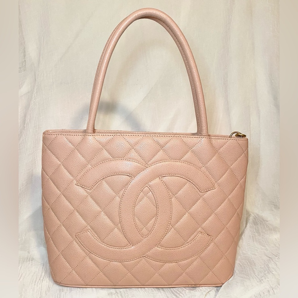 CHANEL Quilted CC Tote in Pale Pink Leather